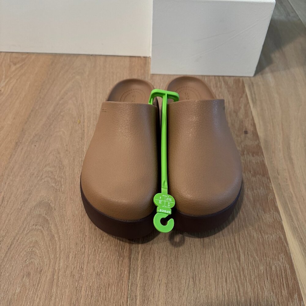 Dylan Platform Clogs (Crocs)